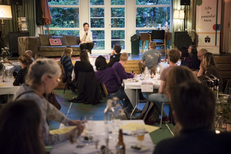 Het Filosofisch Diner: Zijn wij ons lichaam?