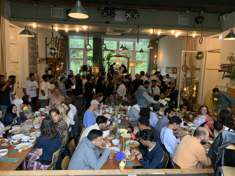 GEANNULEERD Buurtkantine Turning Tables x MidWest